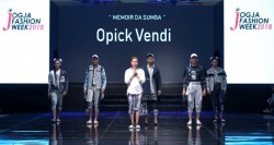 Opick Vendi, Hadirkan Kenangan Masa Kecil Lewat Tenun Sumba