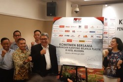 Mulai Besok, Belanja di Toko Modern Pakai Kantong Plastik Harus Bayar Rp200