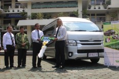 Berkat Ini, SMA Muhi Jogja Terima Toyota Hiace dari Bank Bukopin