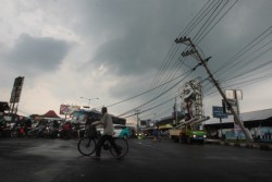 Hati-Hati, Angin Kencang & Hujan Lebat Diprediksi Masih Muncul dalam 1 Pekan ke Depan