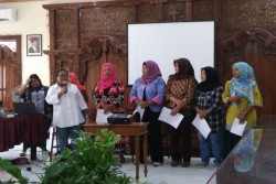 431 Perda di Indonesia Membatasi Kebebasan Perempuan