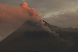 Juru Kunci Merapi: Awan Panas adalah Sinyal Positif