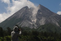Luncuran Awan Panas Merapi Semakin Jauh, Warga Sekitar Kali Gendol Diminta Waspada