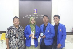 Tiga Mahasiswa Ini Ciptakan Botol Pintar Pendeteksi Gula Darah