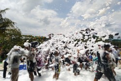 Jogja Bay Gelar Bubble Foam Party