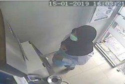 Menyamar Jadi Wanita Berhijab, Seperti Ini Penampakan Kerabat Prabowo Subianto Saat Bobol ATM