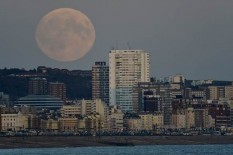 Supermoon Terakhir Tahun Ini Akan Muncul Besok Pagi
