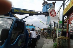 Satpol PP DIY Tertibkan Reklame Melanggar Aturan