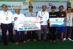 Korban Banjir di Karangtengah Dapat Bantuan Sembako dan Survival Kit Senilai Rp87,5 Juta