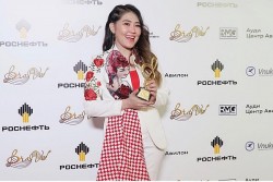 Via Vallen Sabet Penghargaan di Rusia
