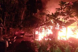 Begini Dahsyatnya Kobaran Api yang Membakar Rumah Warga Pengasih hingga Ludes