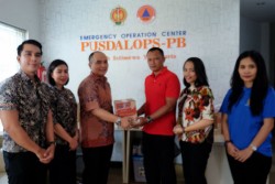  Hotel Harper Mangkubumi Salurkan Bantuan Makanan untuk Relawan Bencana DIY