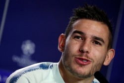 Pecahkan Rekor Transfer, Bayern Kini Punya Sepasang Fullback Juara Dunia