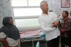 Ganjar Pranowo Beri Nama Joko Ma'ruf kepada Bayi yang Baru Lahir di Rembang