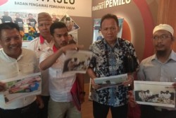 Beri Amplop Kiai, Menteri Luhut Dilaporkan ke Bawaslu 