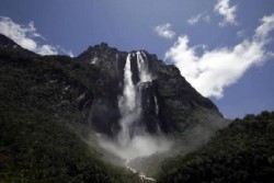 Disebut Tertinggi di Dunia, Angel Falls Jadi Air Terjun Terpopuler
