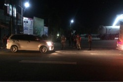 Massa Kampanye Jokowi-Ma’ruf Bentrok di Dekat Markas FPI, Jl. Wates Dijaga Ketat