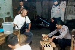 Siap Diedarkan di Wonosari, Ratusan Botol Miras Disita Polisi