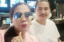 Semakin Bikin Penasaran, Ada Hubungan Apa Elly Sugigi dengan Hendry Pengusaha Muda Solo?