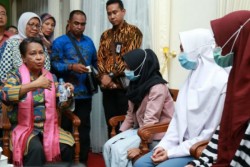 Bertemu para Pelaku Penganiayaan Audrey, Menteri Yohana Menangis