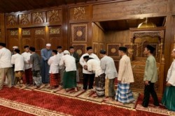 Sebelum Nyoblos, Prabowo Bersilaturahmi dengan Tetangga