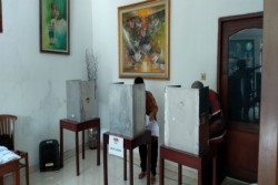 Warga Sarkem Jogja Mencoblos di Hotel
