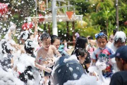 Rasakan Sensasi "Salju" di Jogja Bay Waterpark