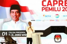 Viral Video, Pelajar Turunkan Foto Presiden Jokowi