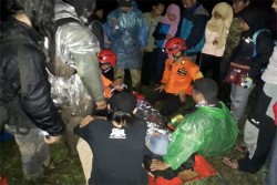 Kelelahan, Remaja Pendaki Gunung Sindoro Terpeleset Jatuh ke Jurang