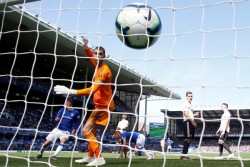 Manchester United Digilas Everton Empat Gol Tanpa Balas