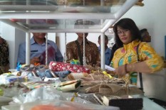 Kualitas Kerajinan Kipas Bambu Terus Digenjot