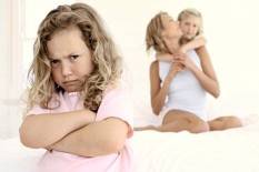 PARENTING: Kakak dan Adik Bisa Cemburu, Ini Tips Mengatasinya