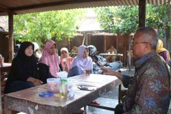 Ngobrol Semeja dengan Warganya, Ini yang Dijanjikan Bupati Suharsono