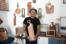 Dari Hobi Kembangkan Usaha Kerajinan Kayu 