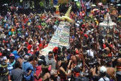 Wow, 2 Kuintal Getuk Diperebutkan Warga dalam Gerebek di Alun-Alun Magelang