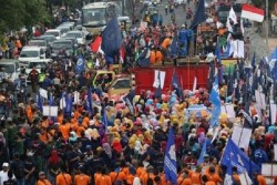 May Day, Buruh Perempuan Kenakan Kebaya dan Caping