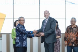 Dinilai Berkualitas Global, AACSB Perpanjang Akreditasi FEB UGM 