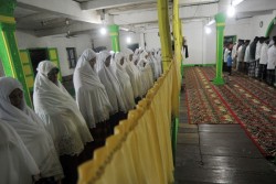 Jamaah Tarekat Naqsabandiyah Jalani Puasa Ramadan Lebih Awal
