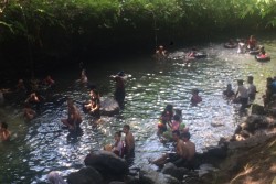 Ratusan Orang Padusan Di Blue Lagoon