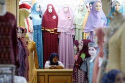 Industri Pakaian Tumbuh Paling Tinggi