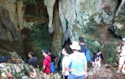 Mengintip Gua Pulau Gam di Kabupaten Raja Ampat
