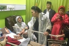 Makan Kue Misterius Saat Demo di Bawaslu, Pendukung Prabowo - Sandiaga Keracunan