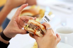 Ingin Puasa tapi Tak Ingin Cepat Lapar, Haus, dan Lemas? Ini Caranya