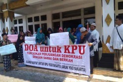 Dukung KPU, Puluhan Orang Gelar Aksi dan Doa Bersama 