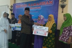 Bank Bantul Salurkan Zakat dan Beasiswa