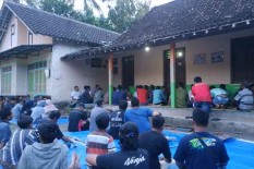 Khawatir Truk Tambang Pasir Merusak Jalan, Warga Nengahan Demo di Rumah Dukuh