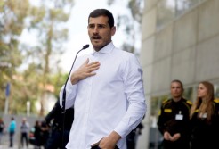 Tak Boleh Bermain Bola, Iker Casillas Gantung Sepatu