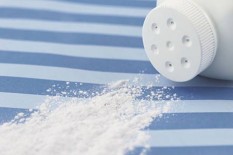 Moms, Bedak Tabur Ternyata Berbahaya untuk Bayi