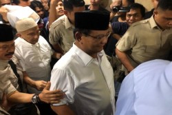 Datang Terlalu Malam, Prabowo Tak Diizinkan Jenguk Lieus dan Eggi Sudjana