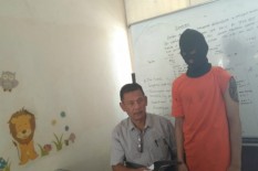 Ayunkan Sabit ke Pemotor, Remaja Ditangkap